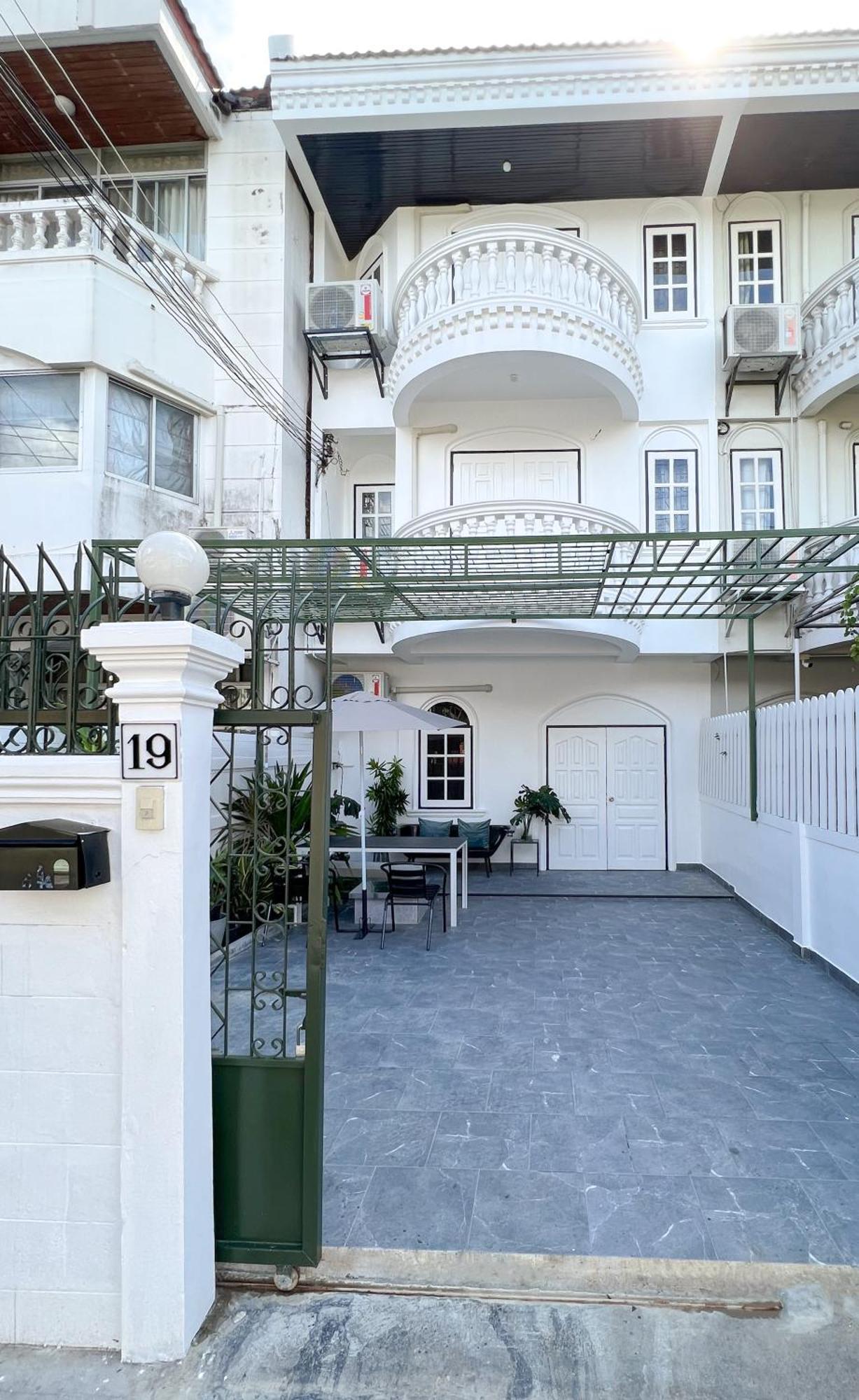 Neveu Premier Residence : Ratchada Bangkok Ngoại thất bức ảnh